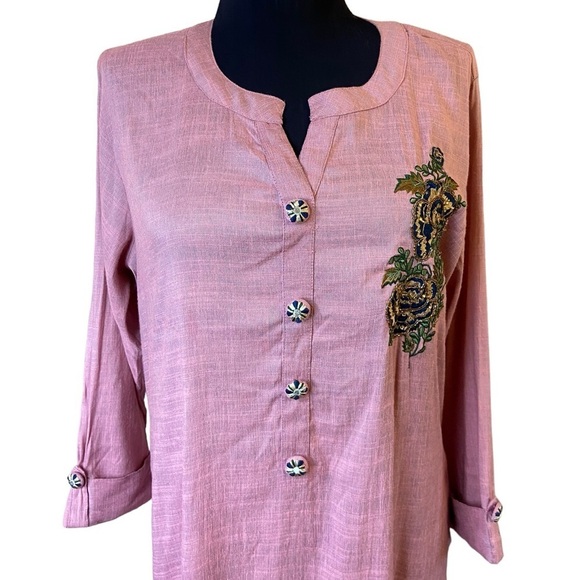 Anora Pale Pink Linen Kaftan With Embroidered Flowers - Picture 5 of 15